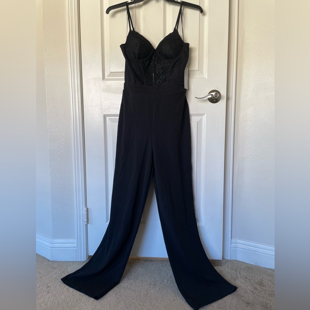 🌟🌟 Black Lace Detail Jumpsuit w/ Padding